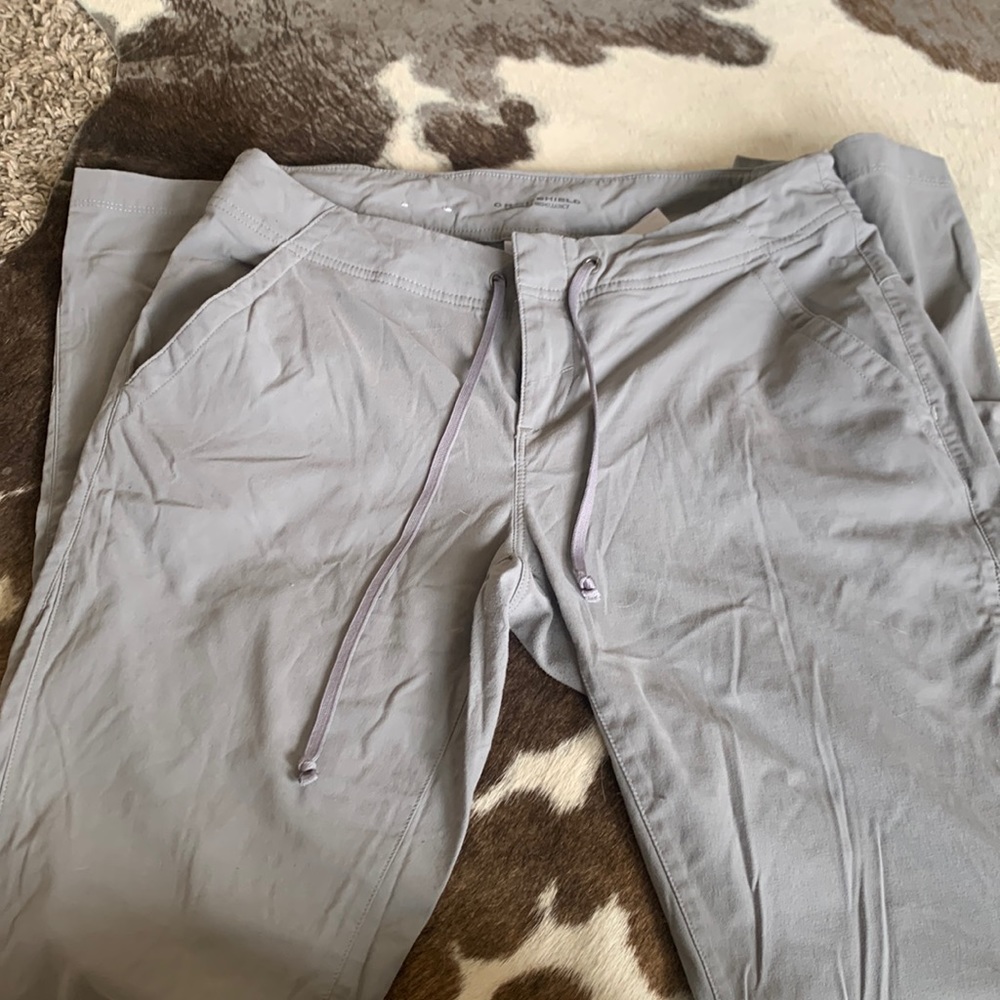 Columbia sport pants size 8 regular